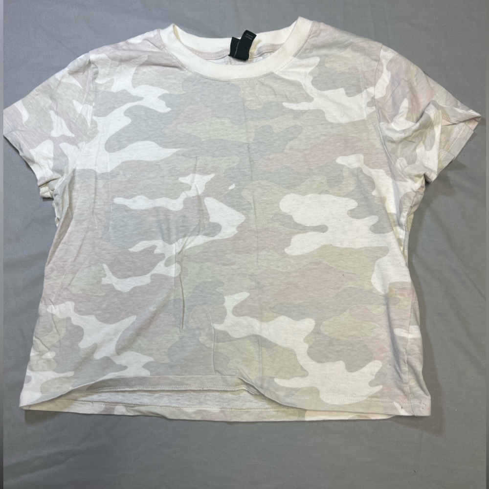 GRAPHIC TEES